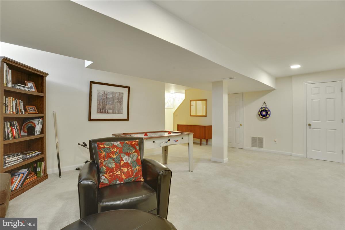 POTOMAC LAKES - Residential