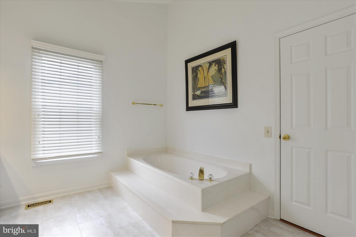 POTOMAC LAKES - Residential