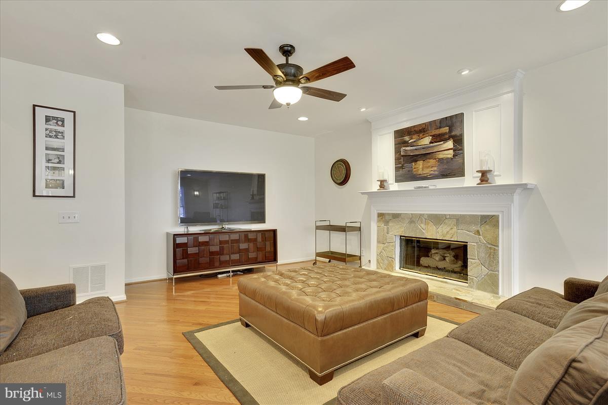 POTOMAC LAKES - Residential