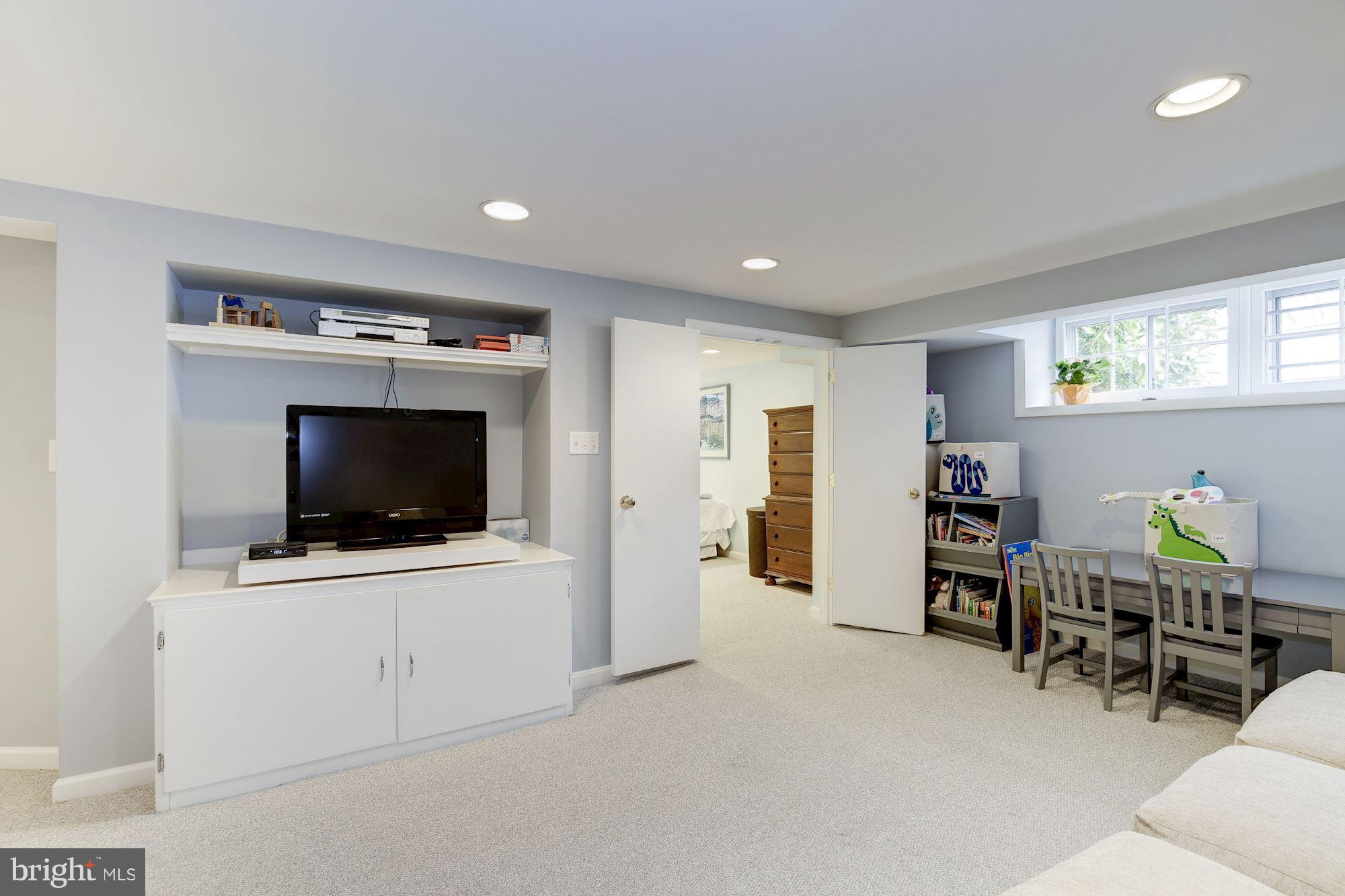 CHEVY CHASE - Residential