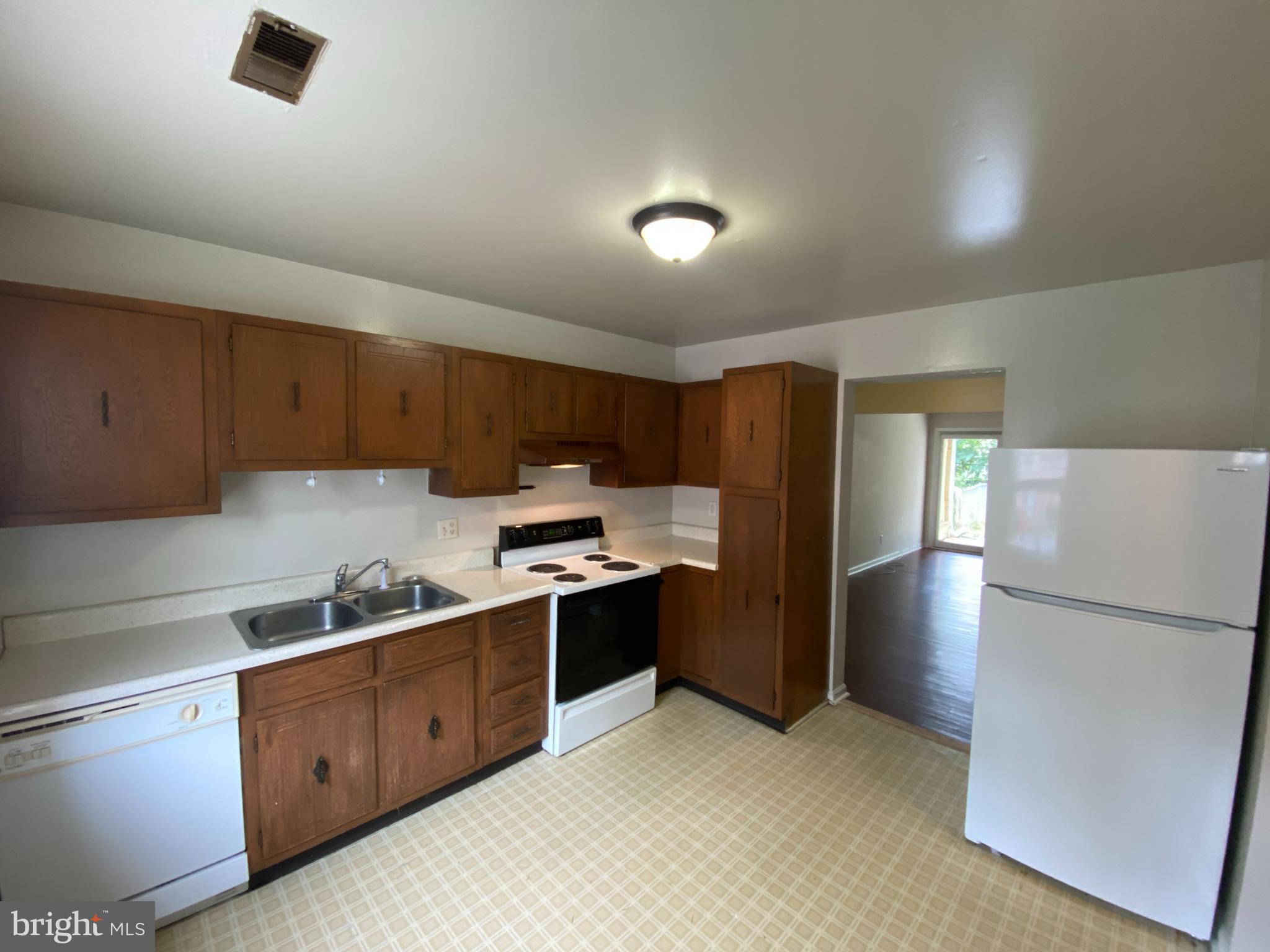 OLDE GREENWICH - Residential Lease