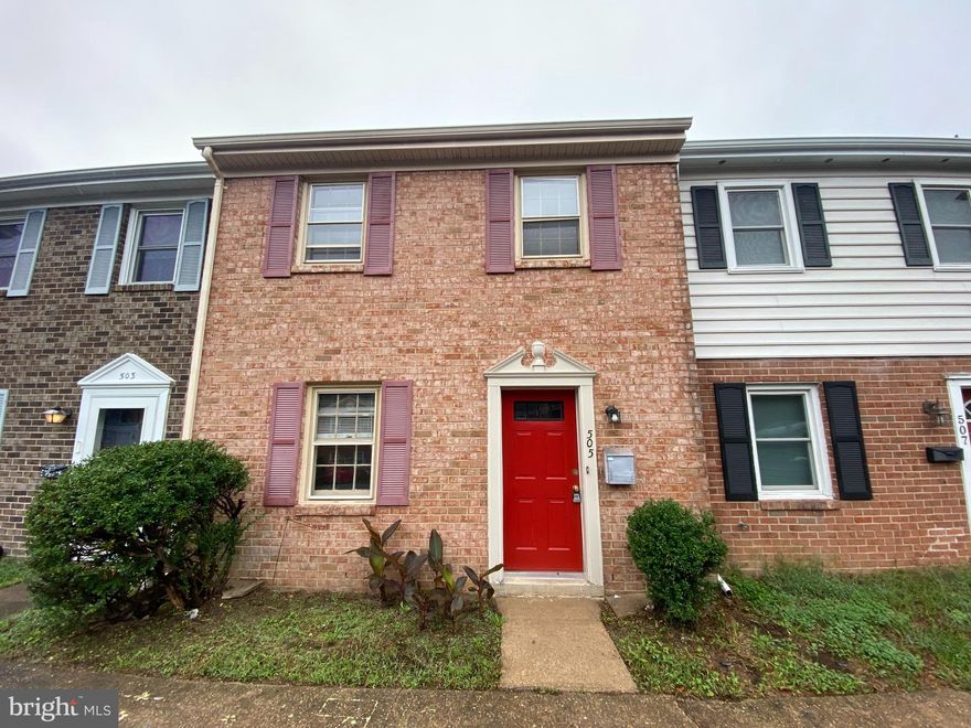 This inviting two-level townhouse features three bedrooms and is conveniently situated just off Lafayette Blvd, with easy access to Route 1 and I-95. Enjoy the convenience of nearby shopping and more. The home offers a spacious living room, a separate dining area that opens into the large living room, and a fenced rear yard for added privacy and outdoor enjoyment.