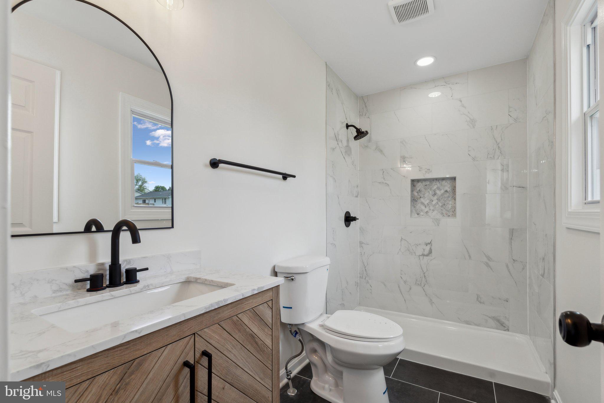 LAKEWOOD MANOR - Residential