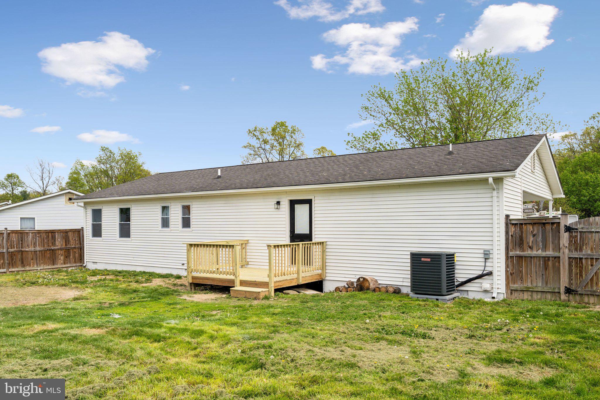 LAKEWOOD MANOR - Residential