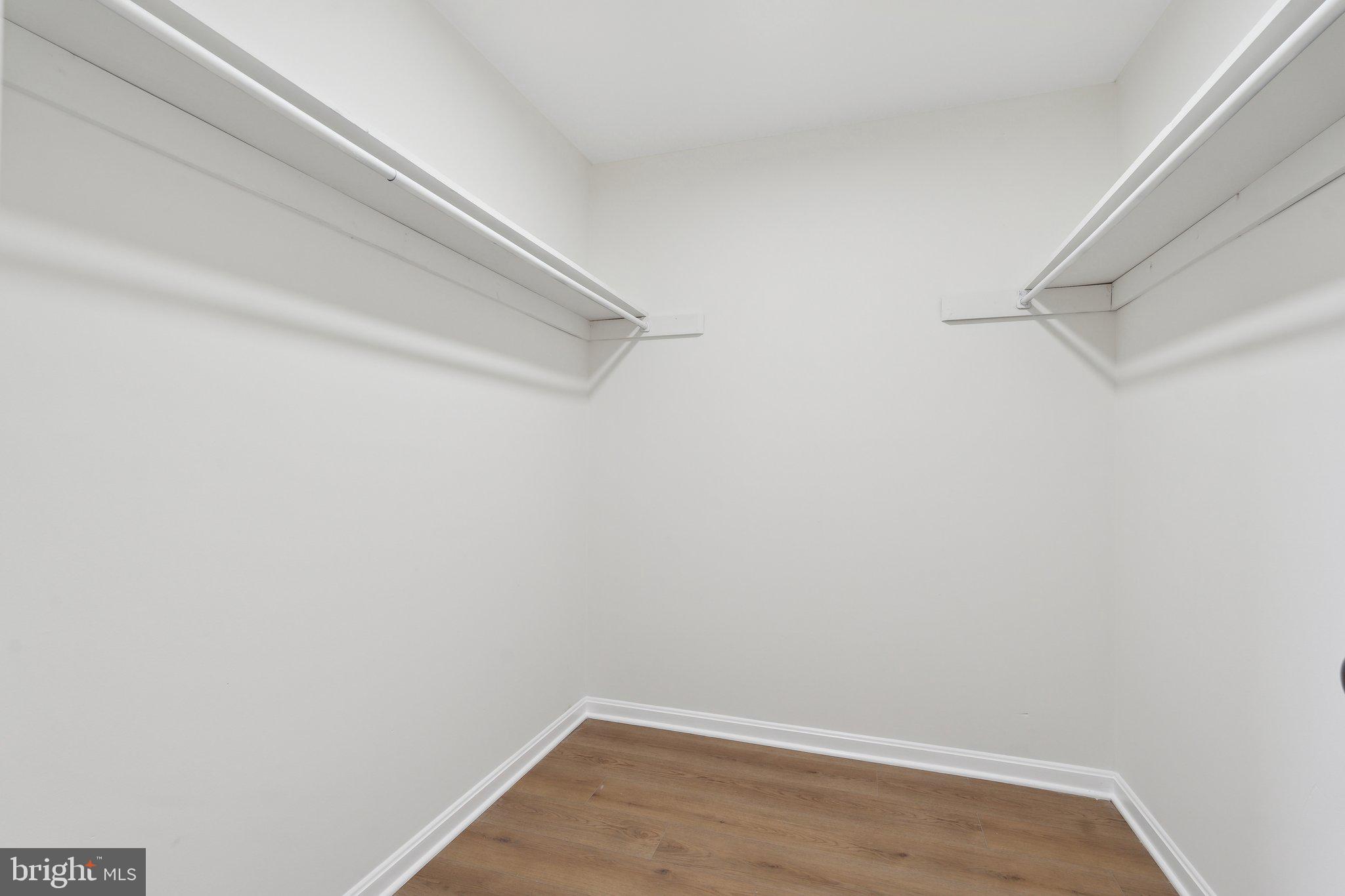 LAKEWOOD MANOR - Residential