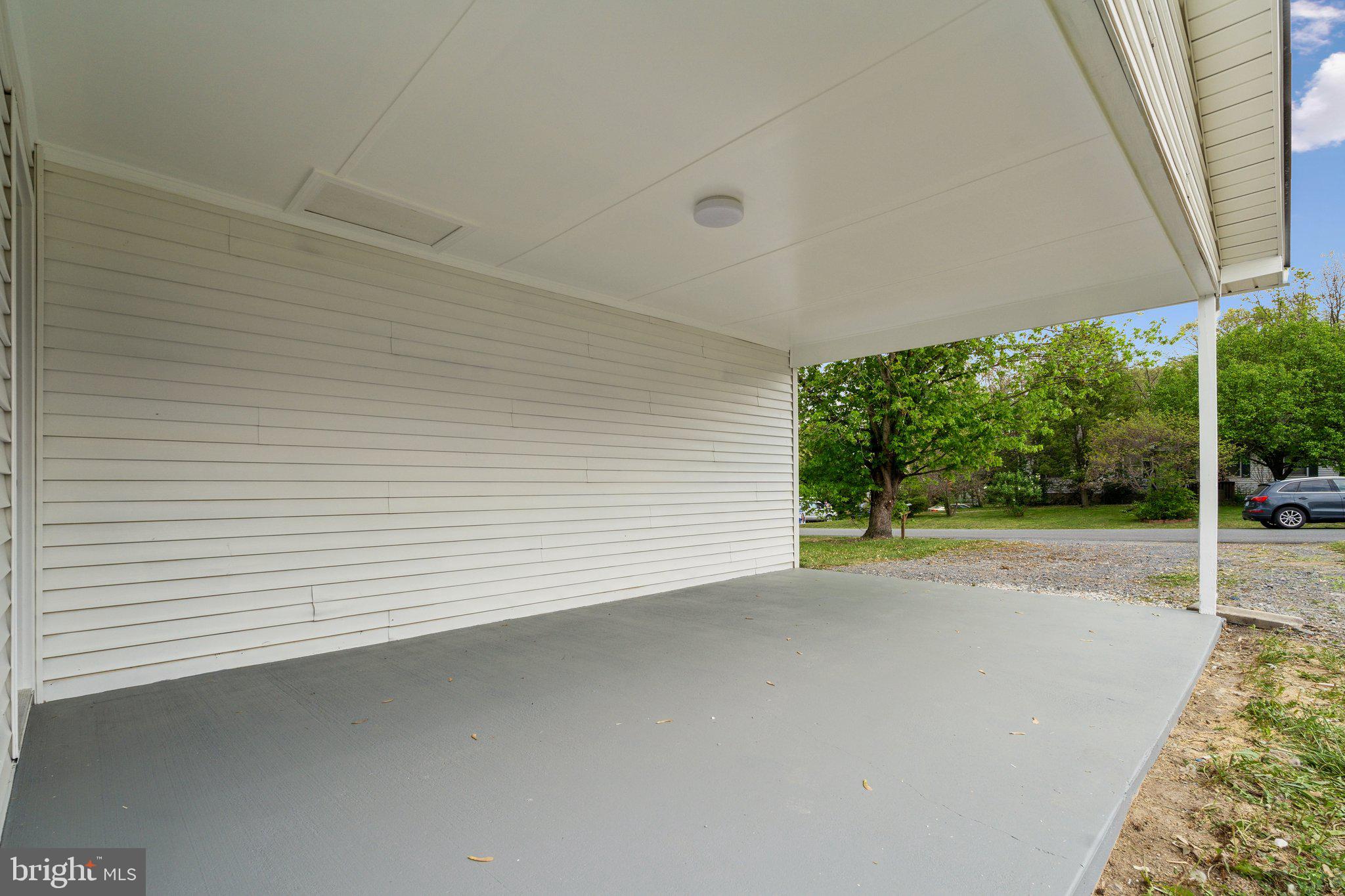 LAKEWOOD MANOR - Residential