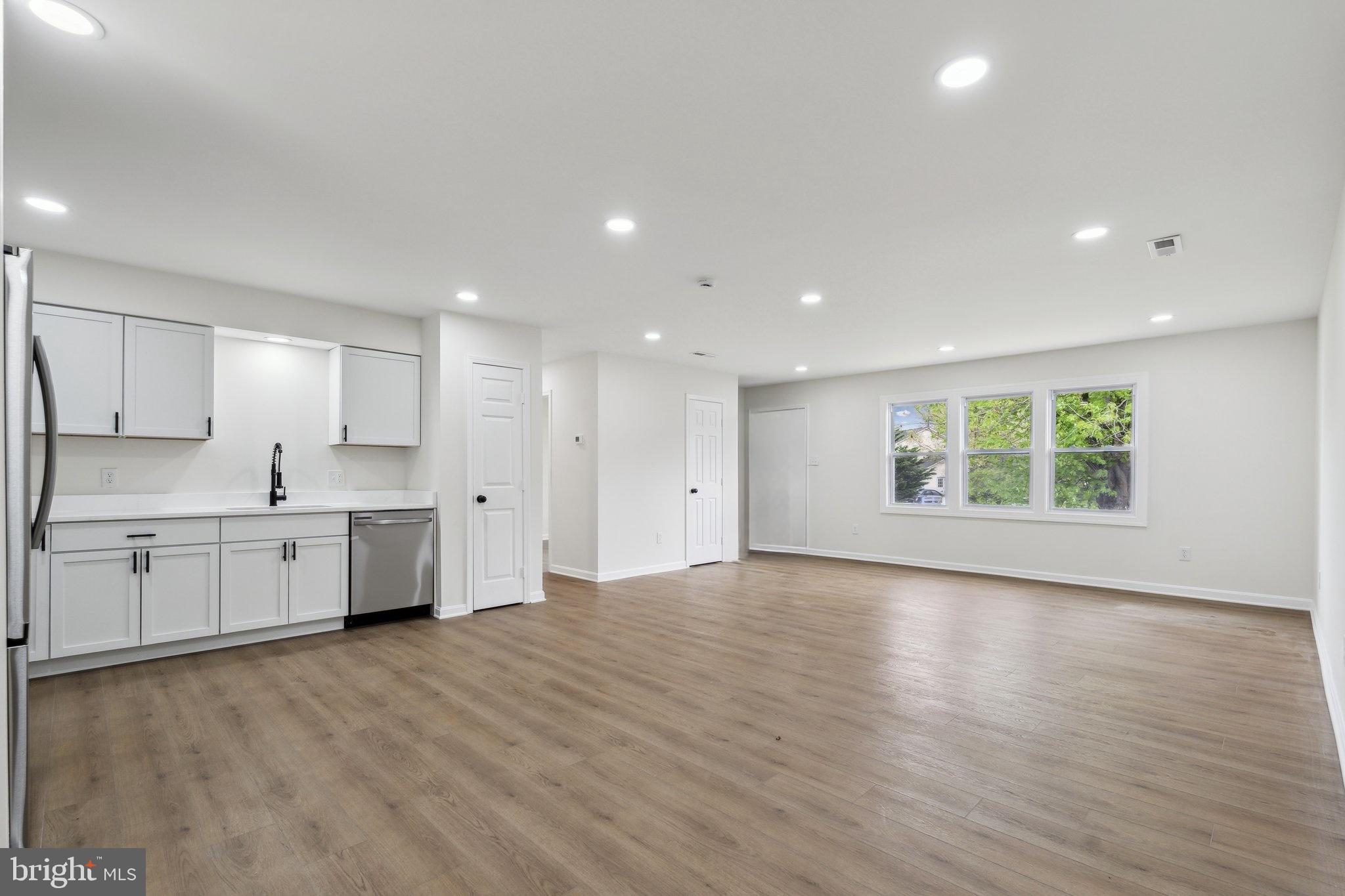 LAKEWOOD MANOR - Residential