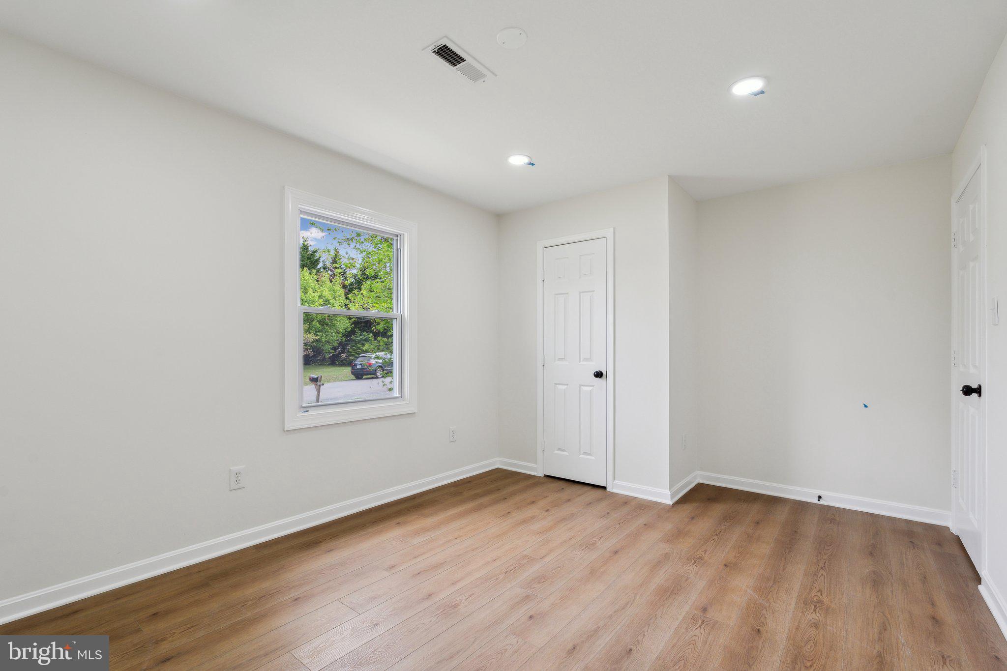 LAKEWOOD MANOR - Residential