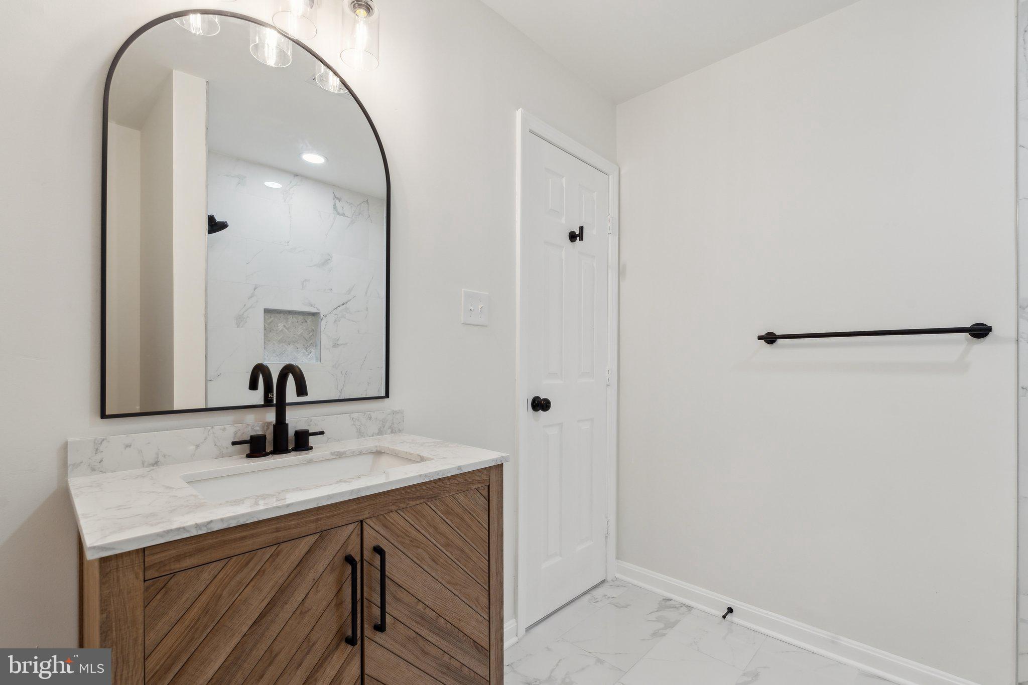 LAKEWOOD MANOR - Residential