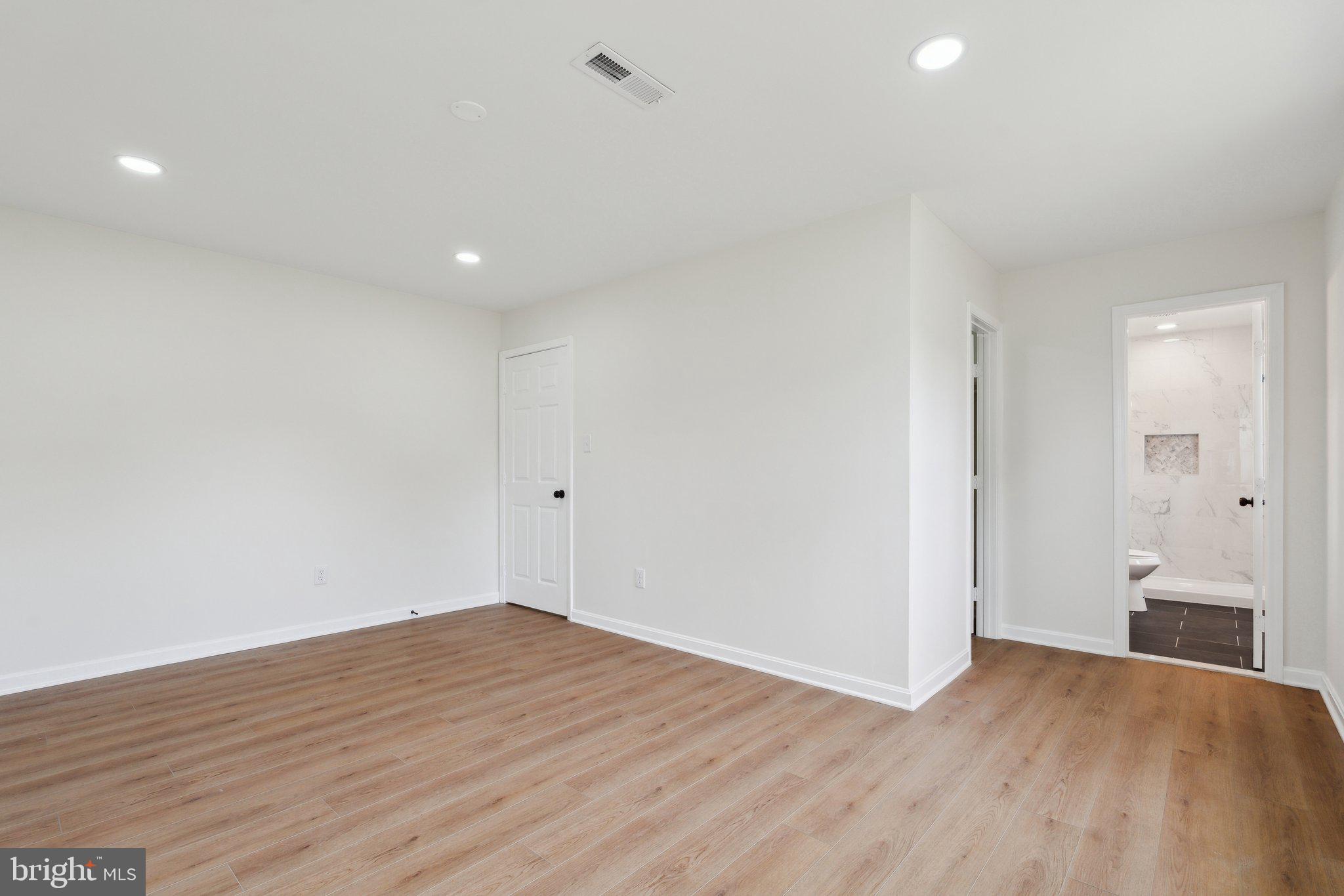 LAKEWOOD MANOR - Residential