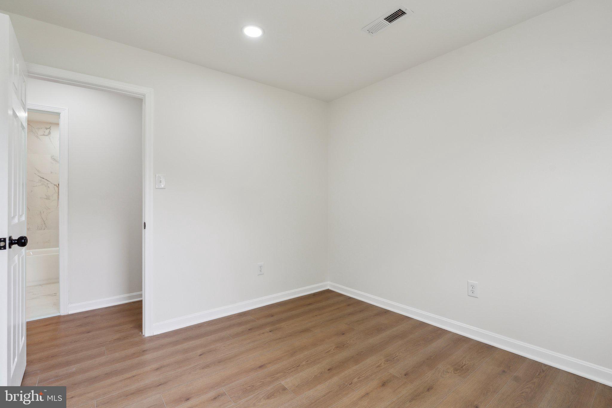 LAKEWOOD MANOR - Residential