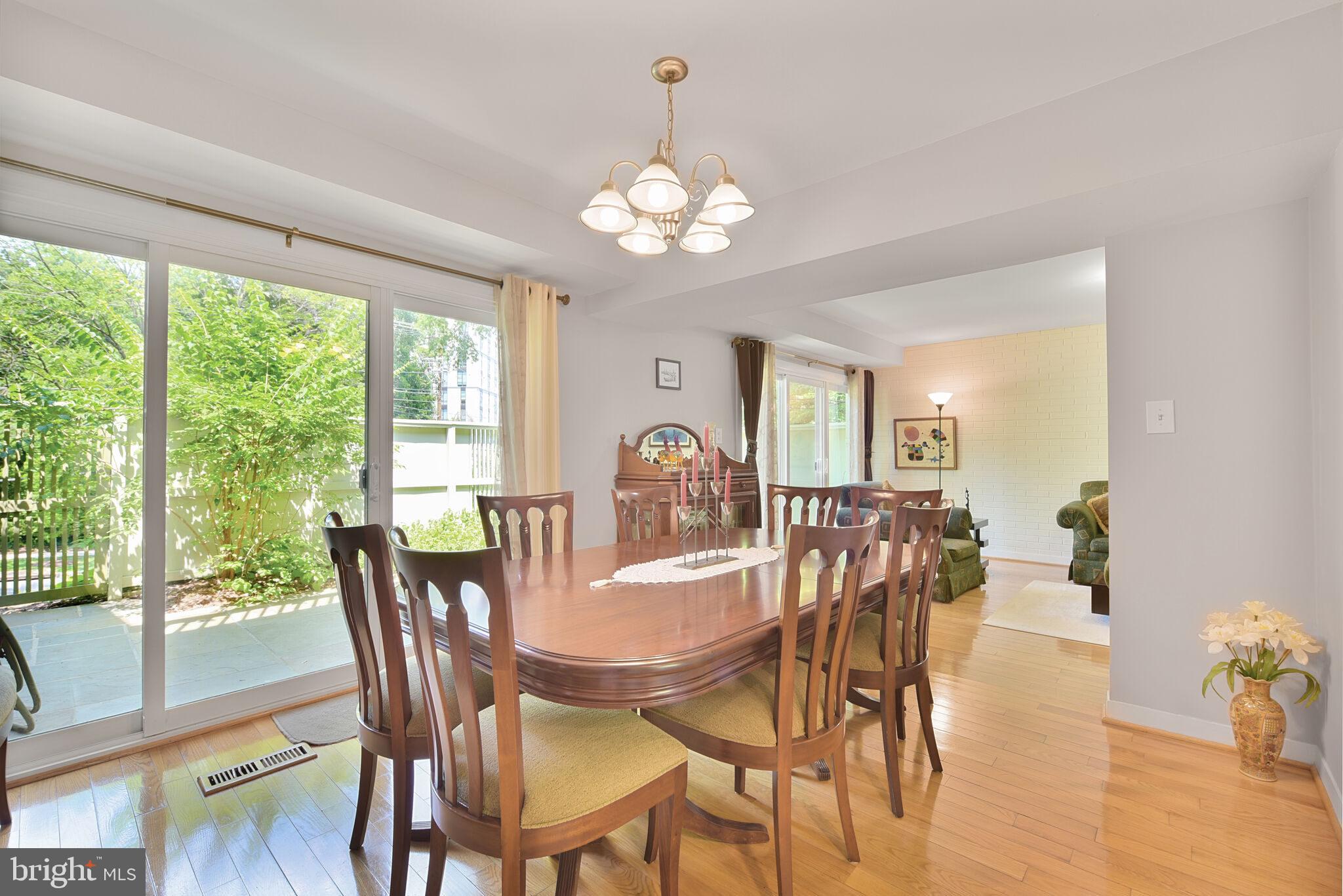 POOKS HILL - Residential