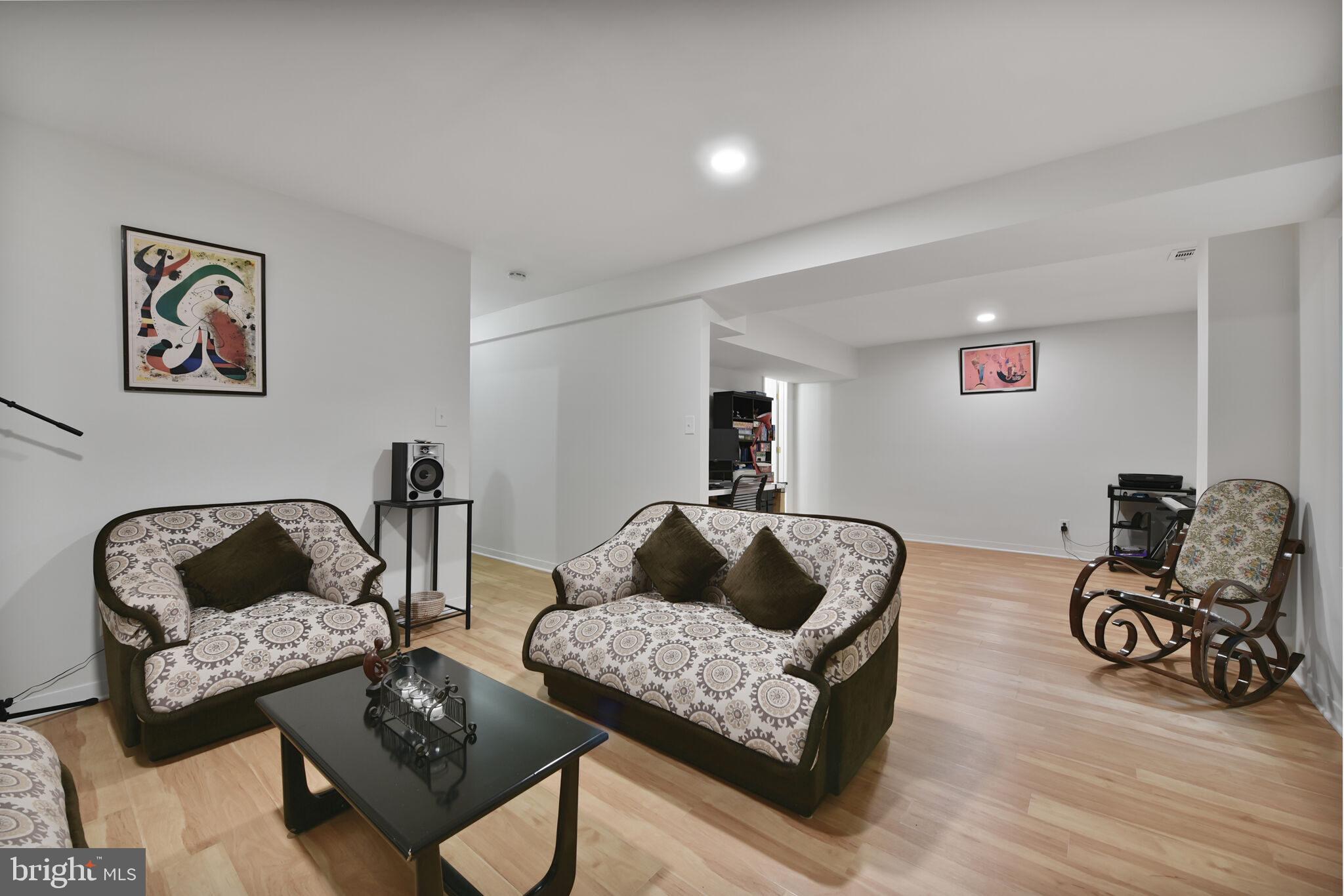 POOKS HILL - Residential