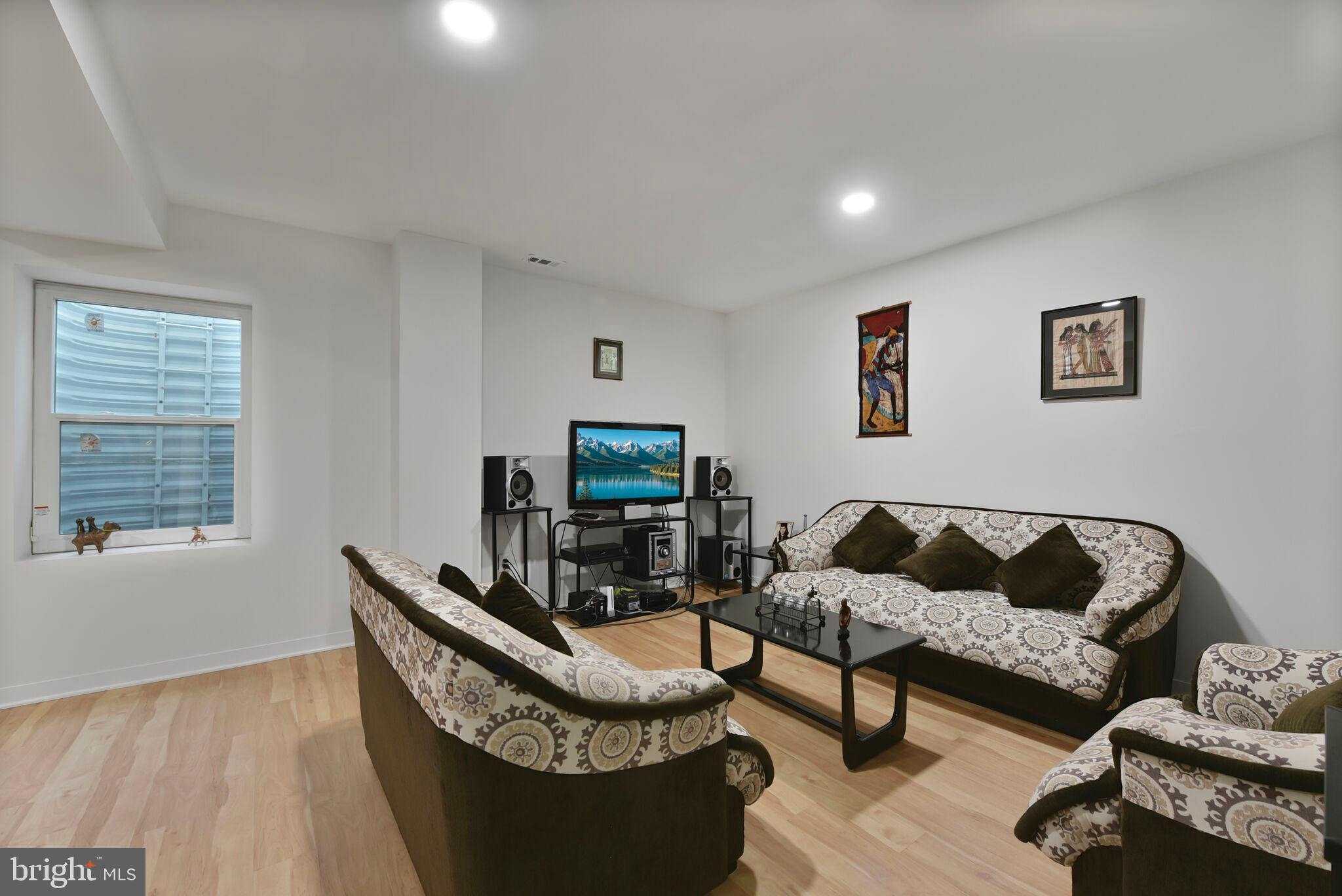 POOKS HILL - Residential