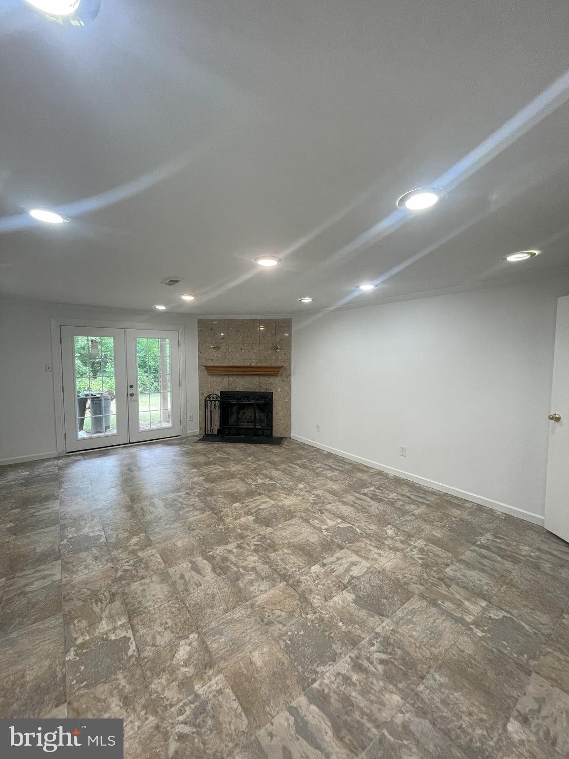 WATERFORD PLACE - Residential Lease