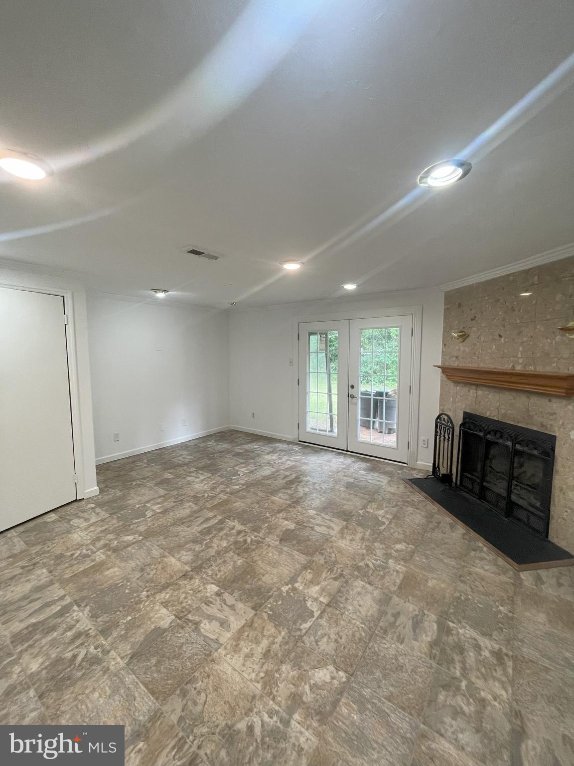 WATERFORD PLACE - Residential Lease