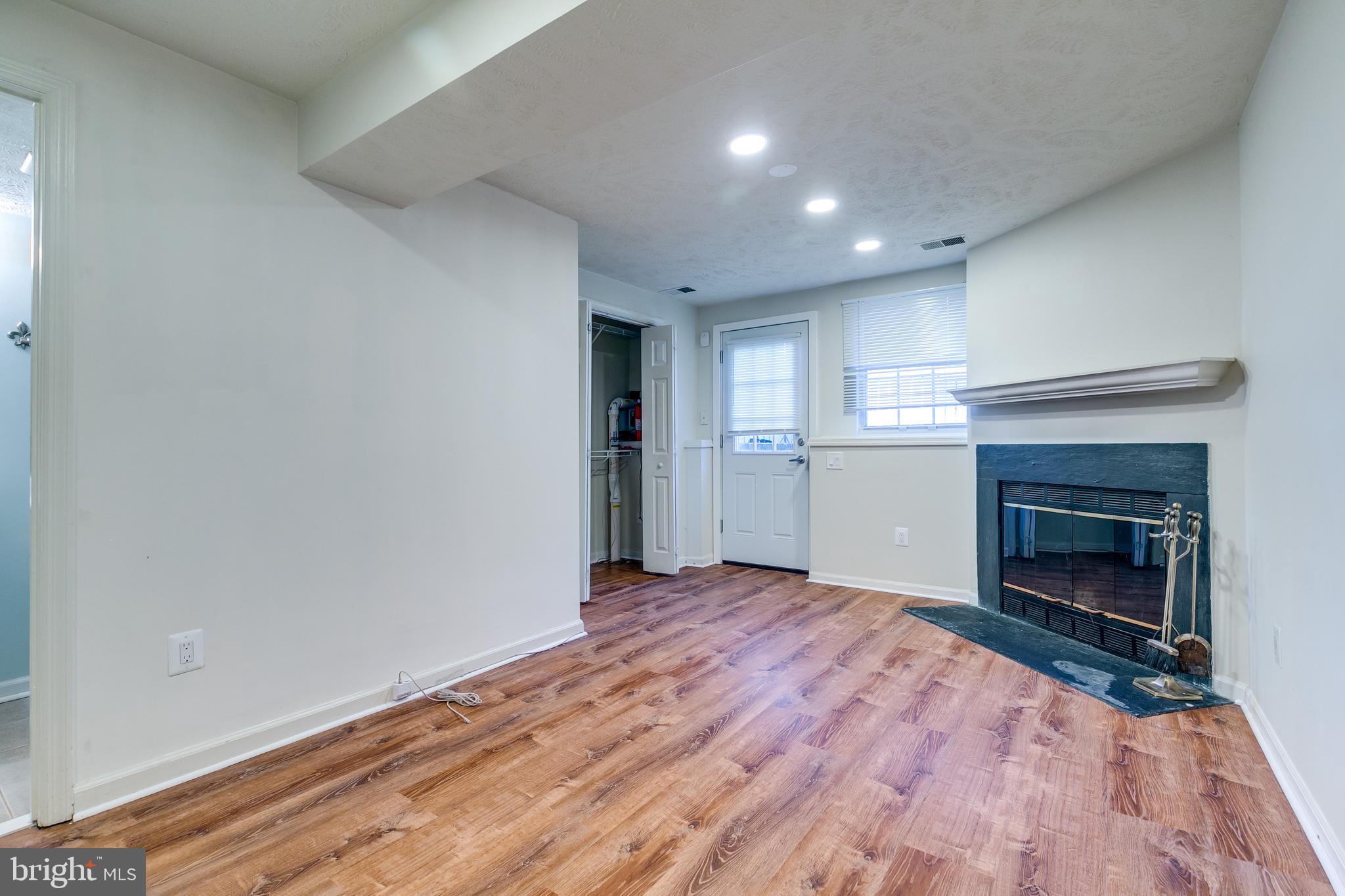 WOODCREST - Residential Lease