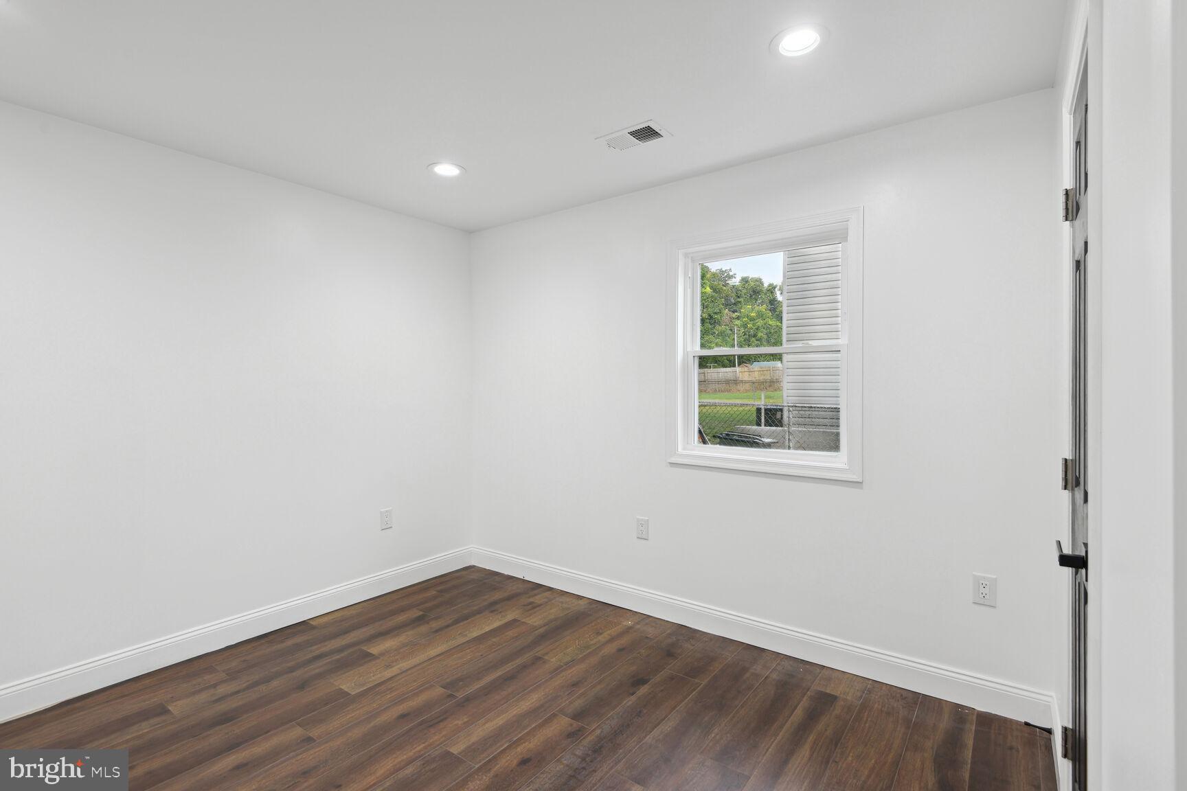 WEST LANHAM HILLS - Residential