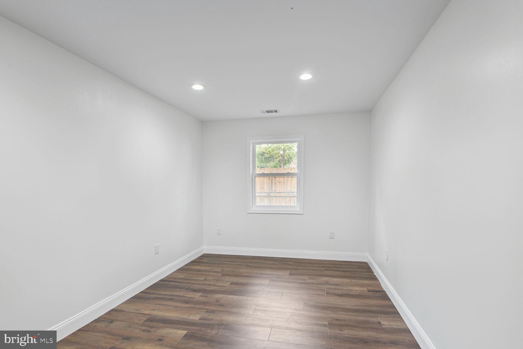 WEST LANHAM HILLS - Residential