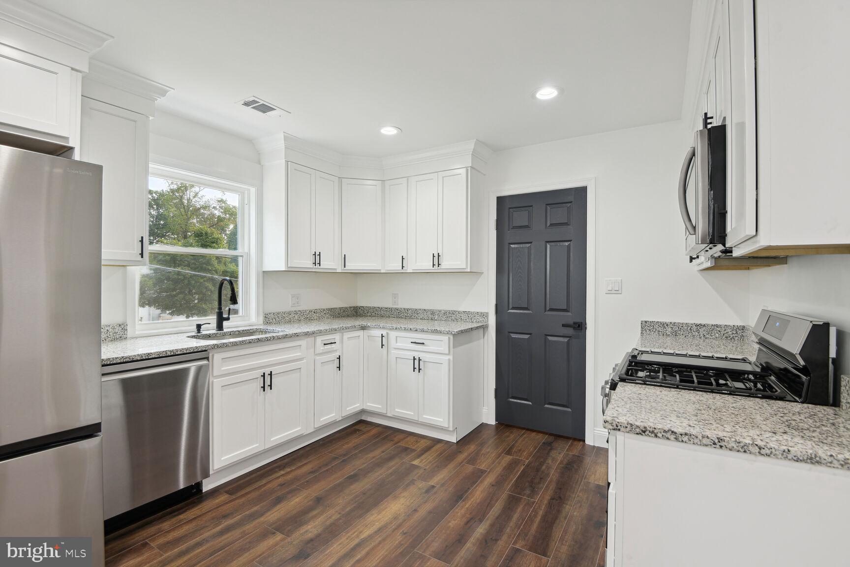 WEST LANHAM HILLS - Residential