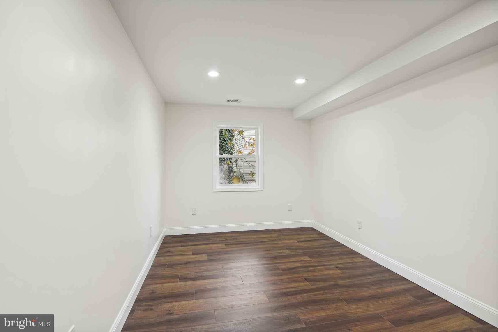 WEST LANHAM HILLS - Residential