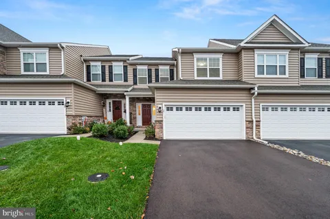 27 Aubrey Circle, Royersford, PA MLS: PAMC2135350