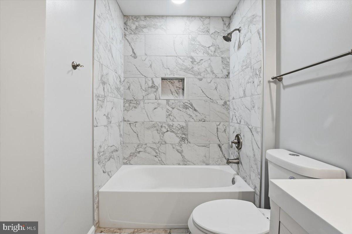 POTOMAC LAKES - Residential