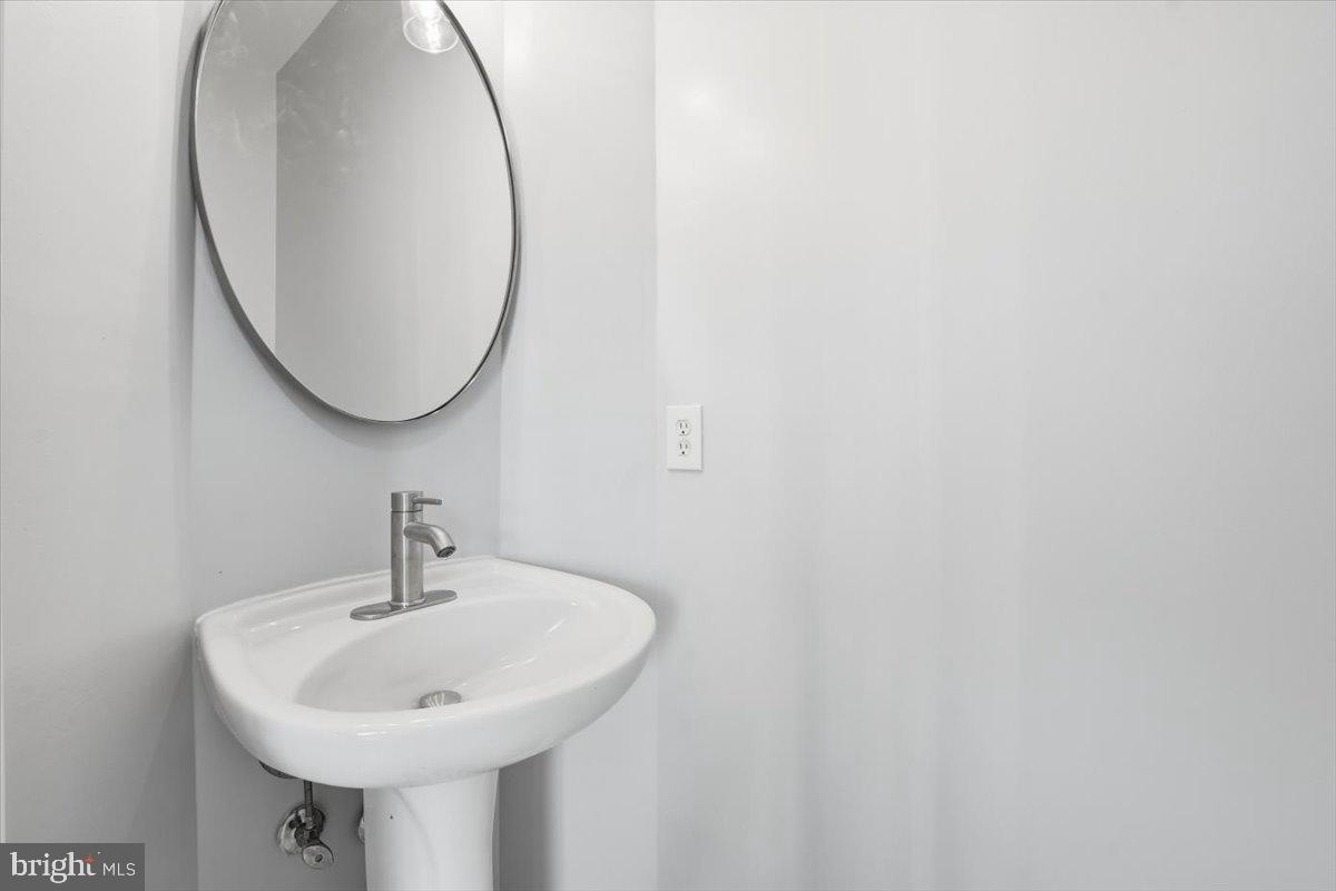 POTOMAC LAKES - Residential