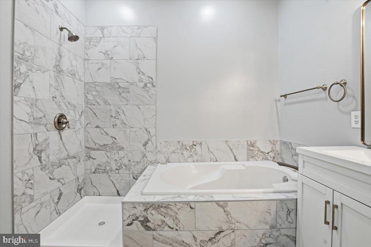 POTOMAC LAKES - Residential