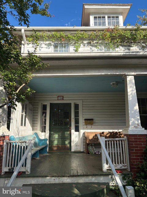 Photo of 724 Valley View Avenue SW, LEESBURG, VA 20175 (MLS # VALO2139032)