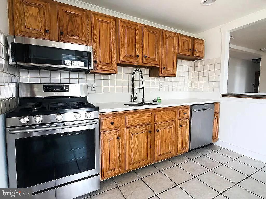 EAST FALLS - Commercial Sale