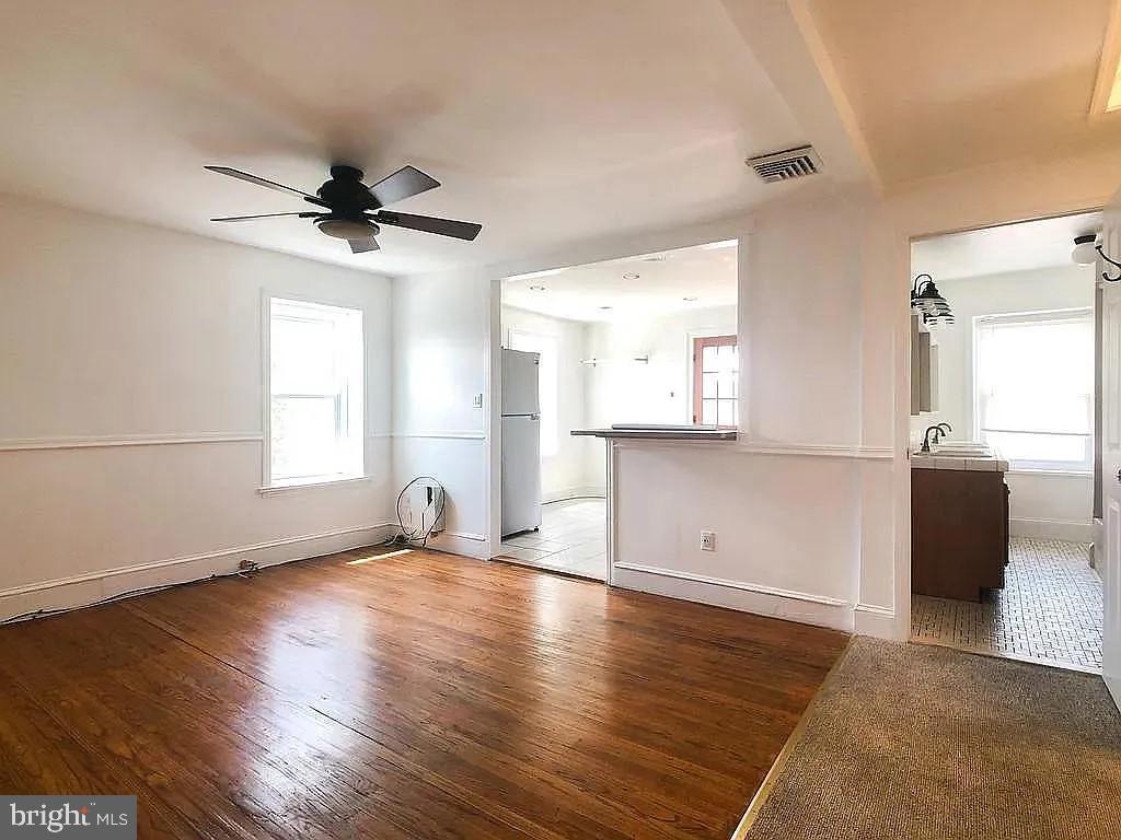 EAST FALLS - Commercial Sale