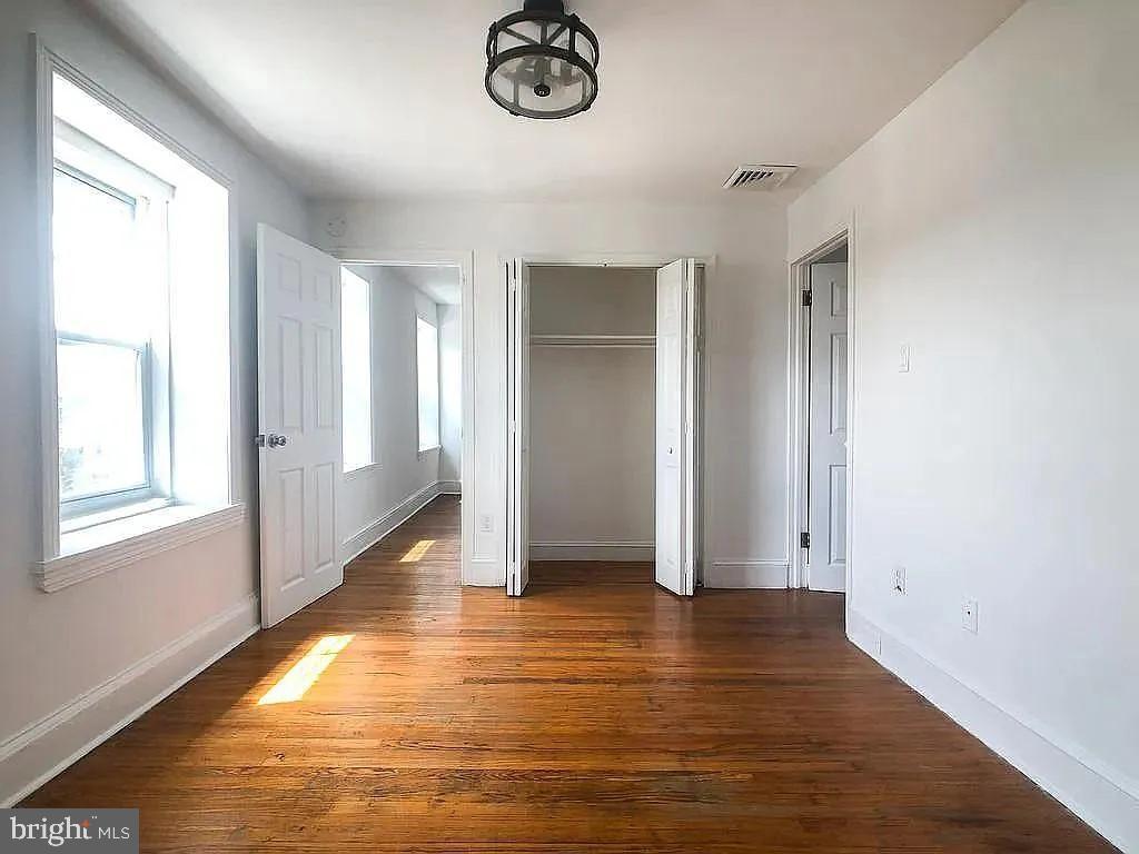 EAST FALLS - Commercial Sale