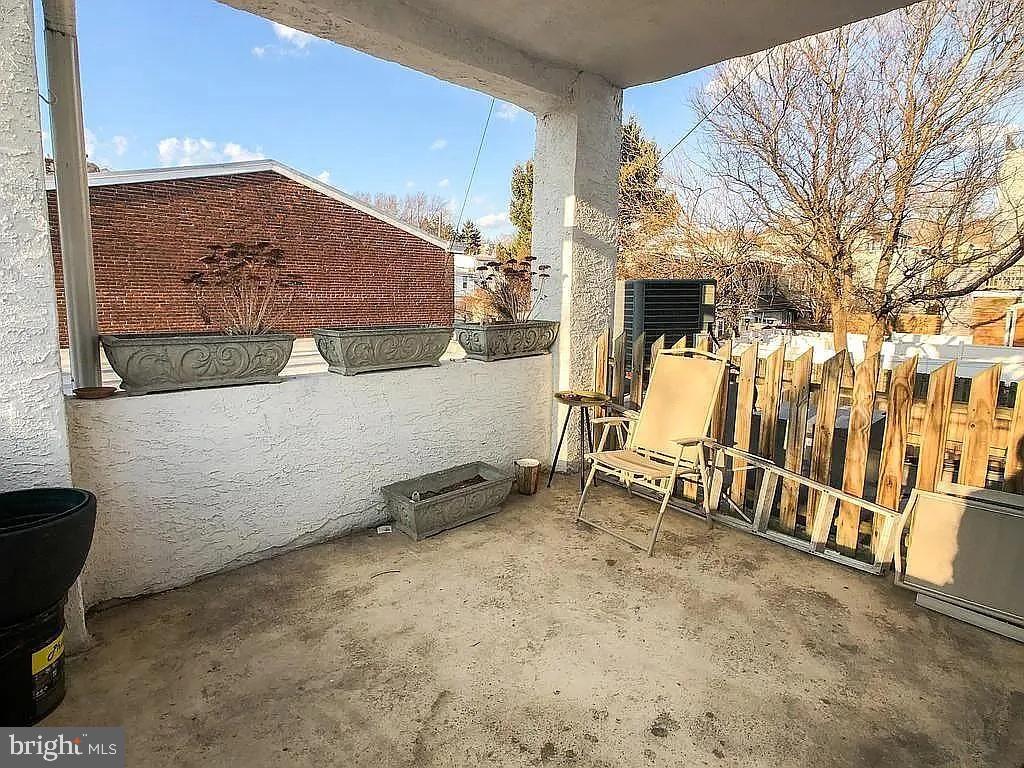 EAST FALLS - Commercial Sale