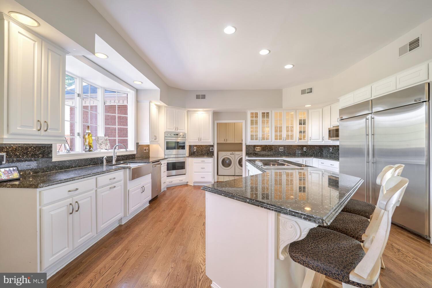 TWELVE HILLS - Residential