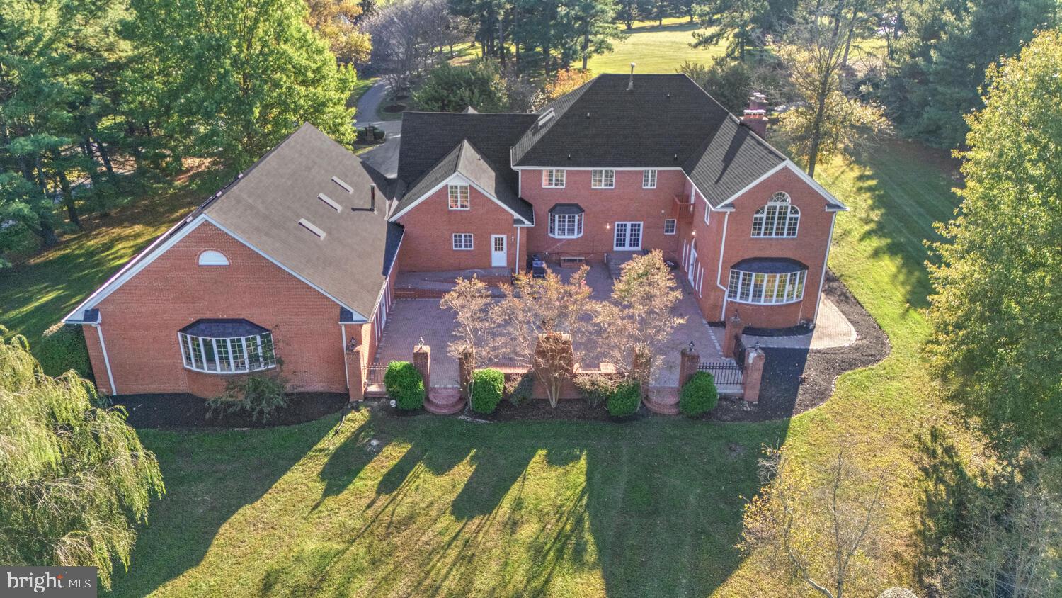 TWELVE HILLS - Residential