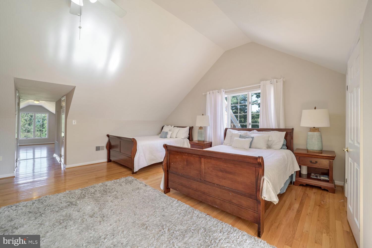 TWELVE HILLS - Residential