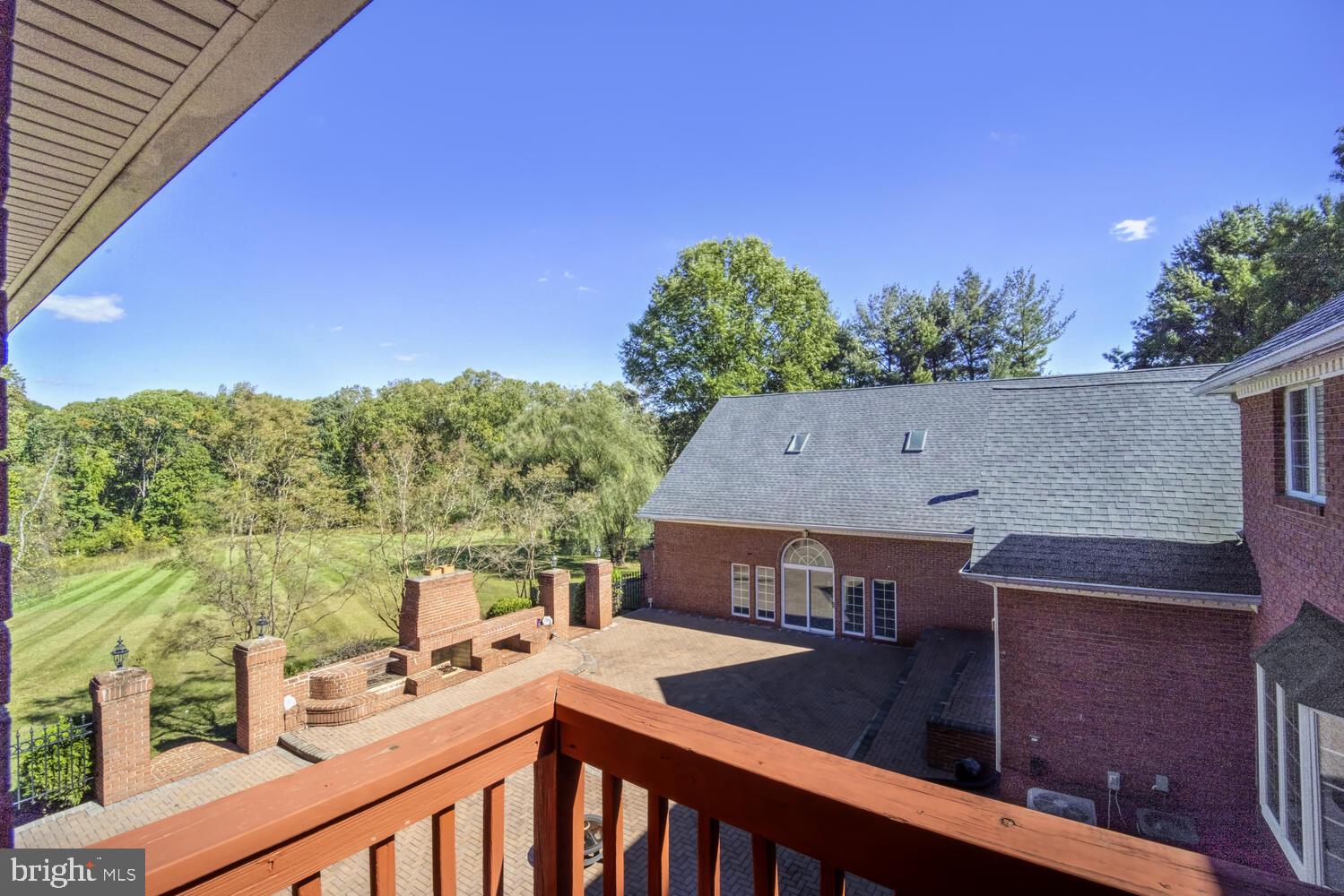 TWELVE HILLS - Residential