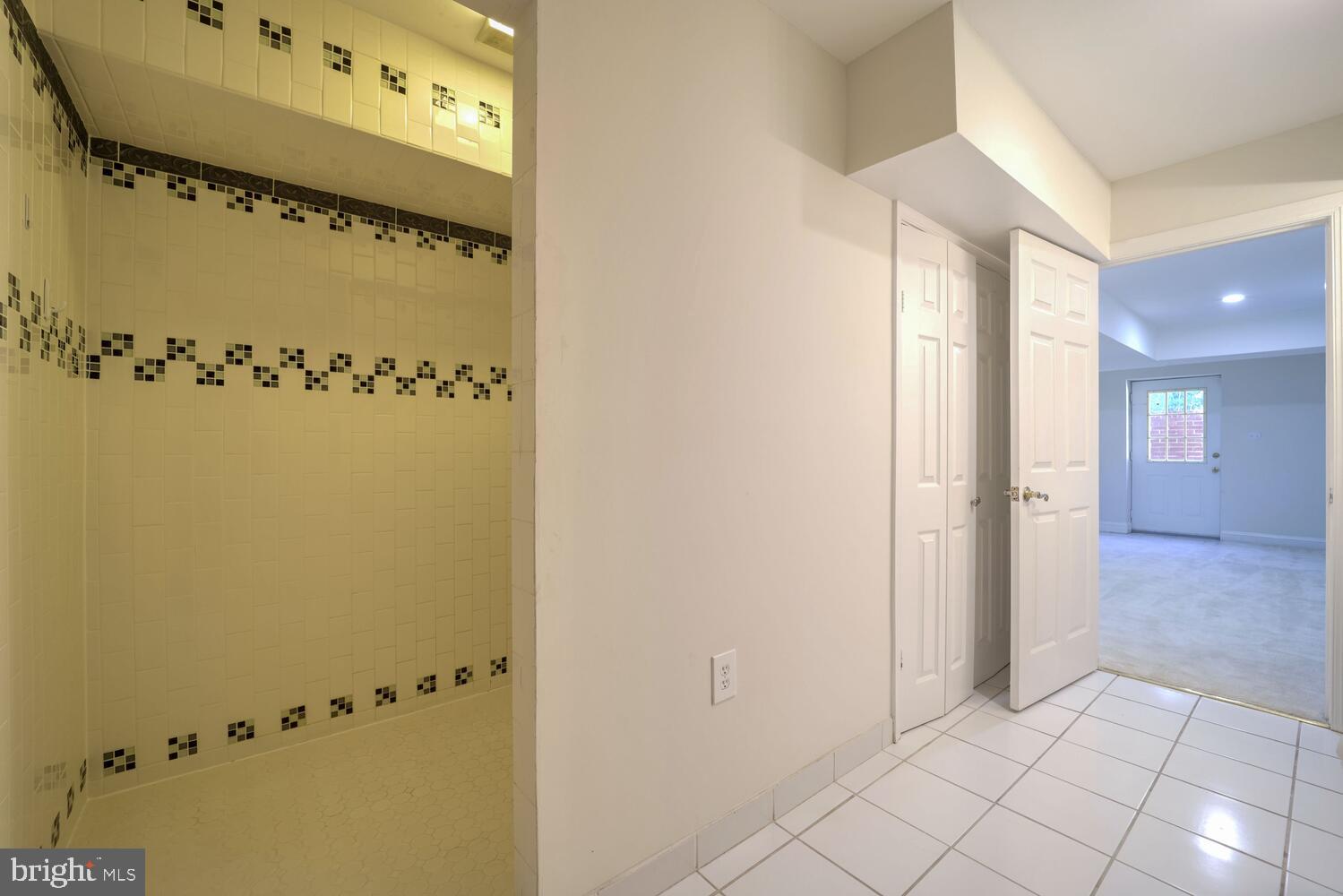 TWELVE HILLS - Residential