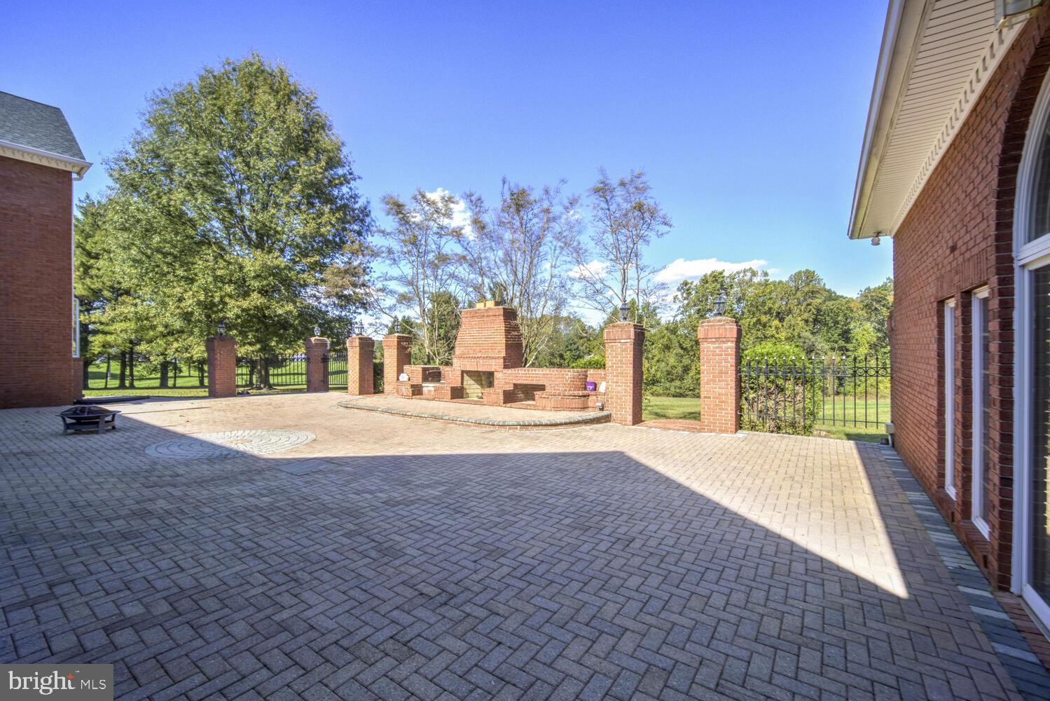 TWELVE HILLS - Residential