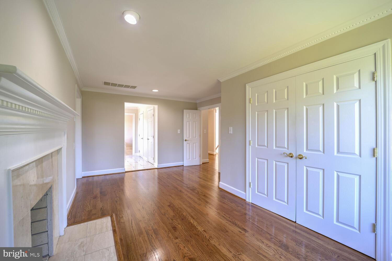 TWELVE HILLS - Residential