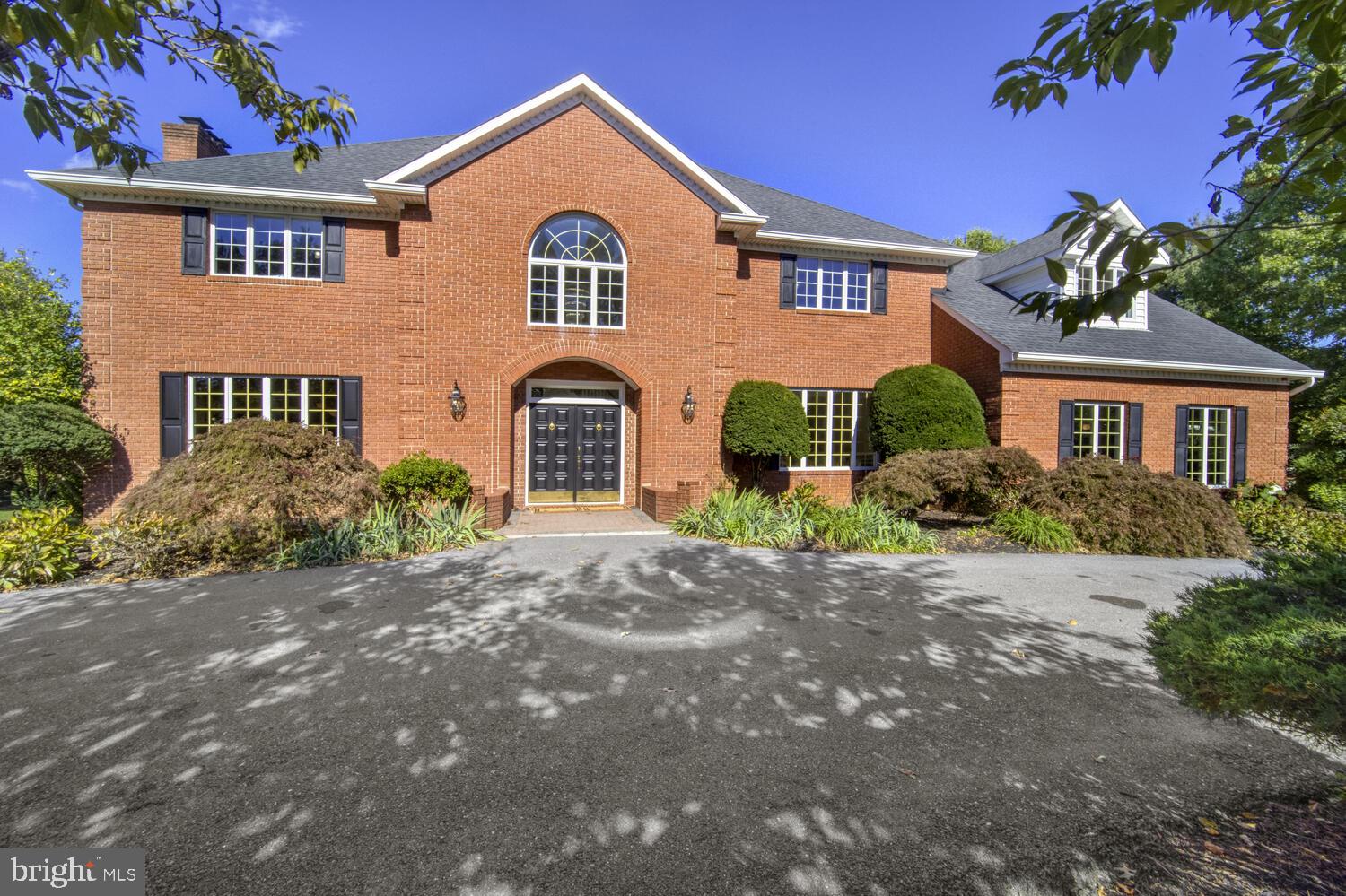 TWELVE HILLS - Residential