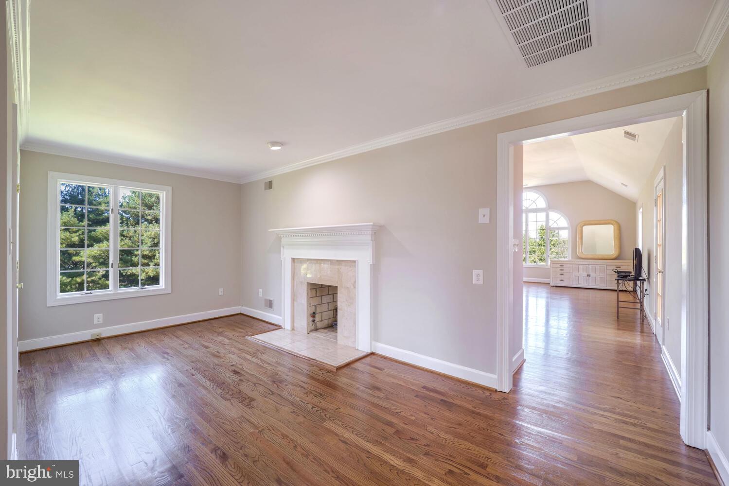 TWELVE HILLS - Residential