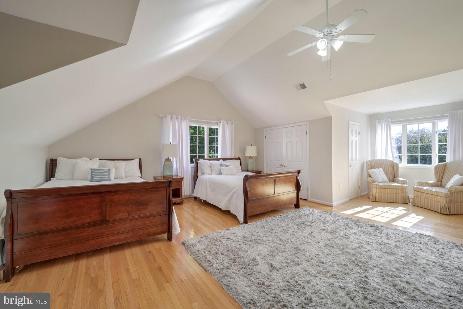 TWELVE HILLS - Residential