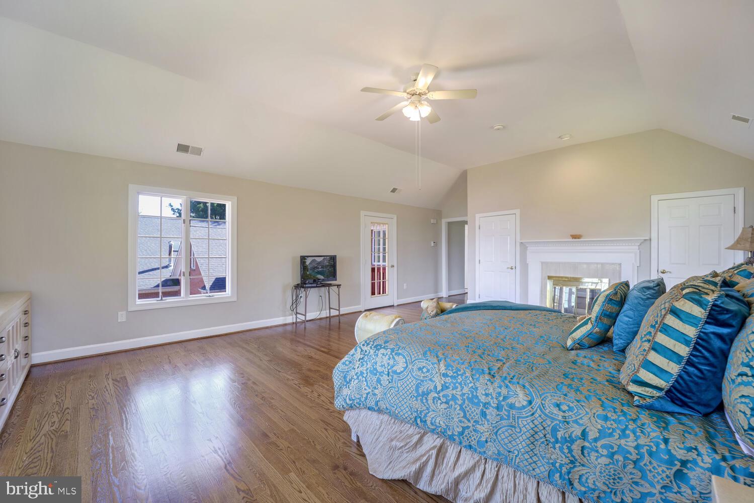 TWELVE HILLS - Residential