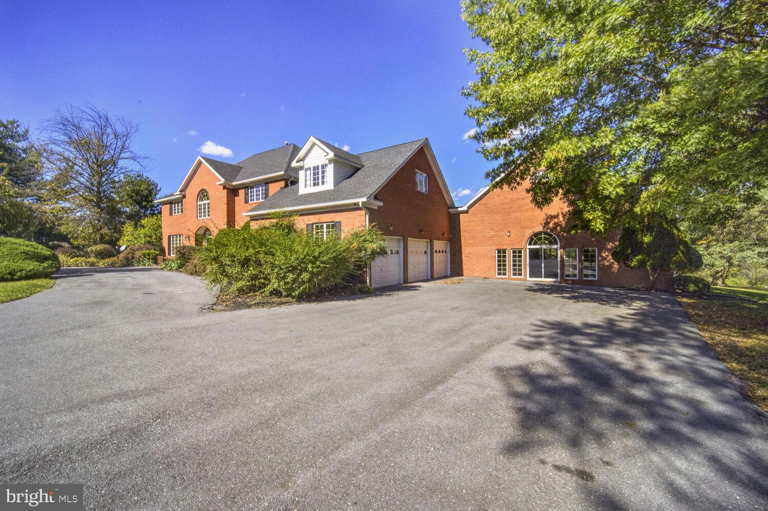 TWELVE HILLS - Residential