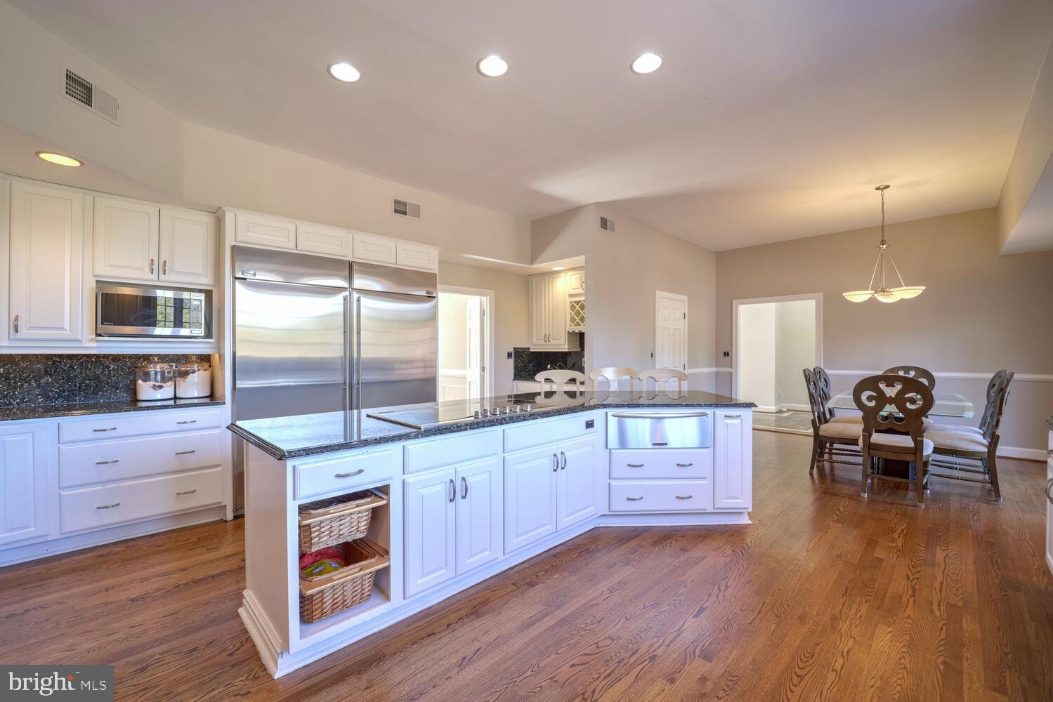 TWELVE HILLS - Residential