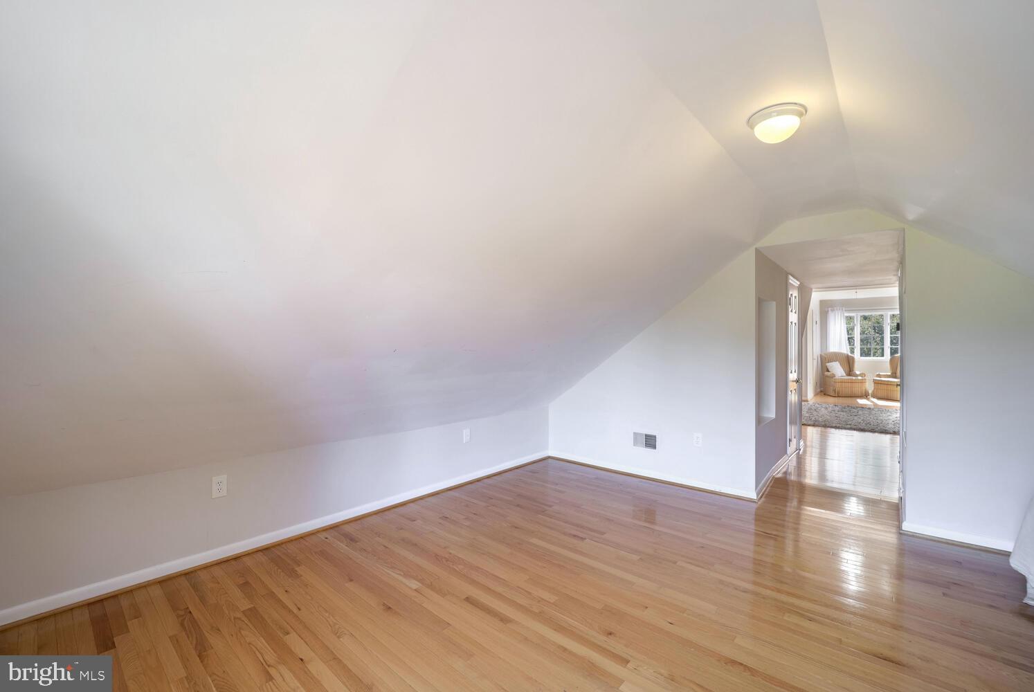 TWELVE HILLS - Residential