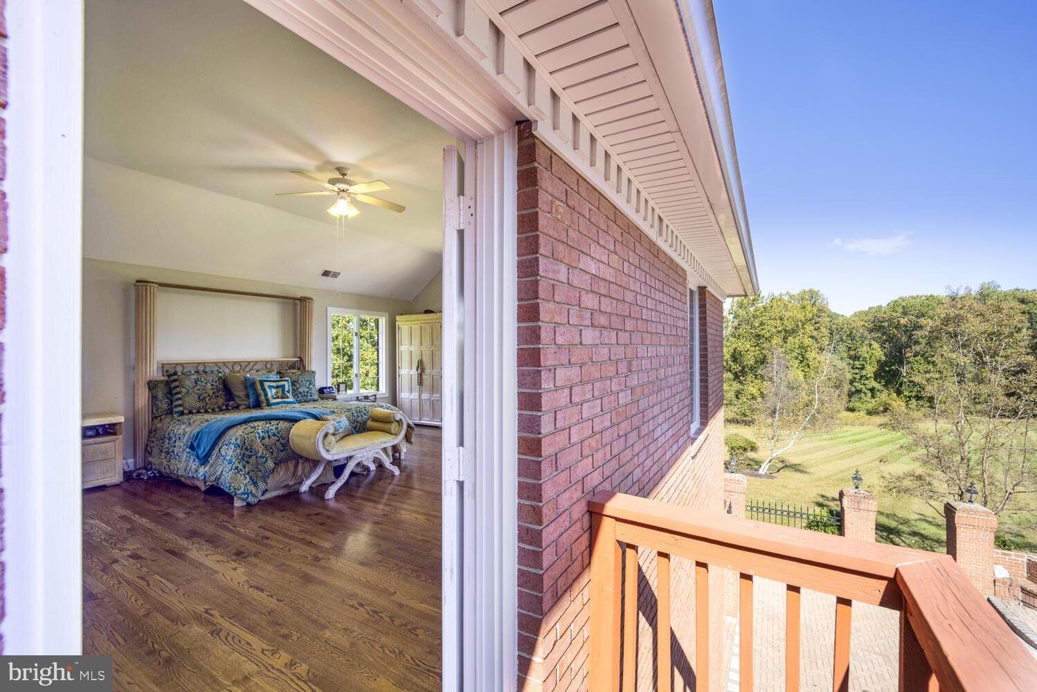 TWELVE HILLS - Residential