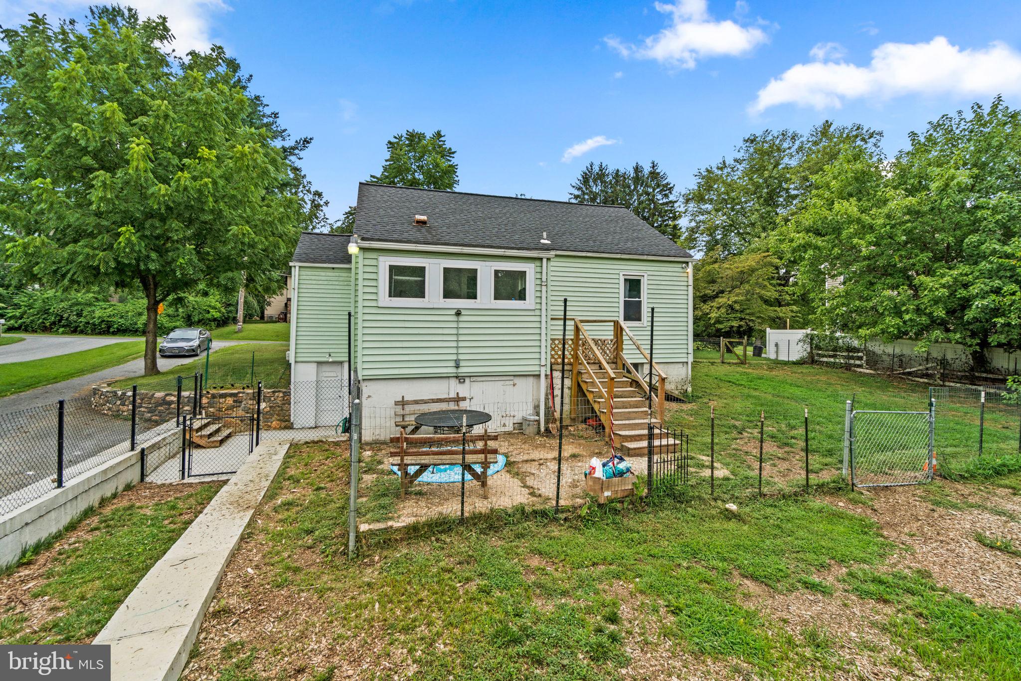 SHERVETTES CORNER - Residential